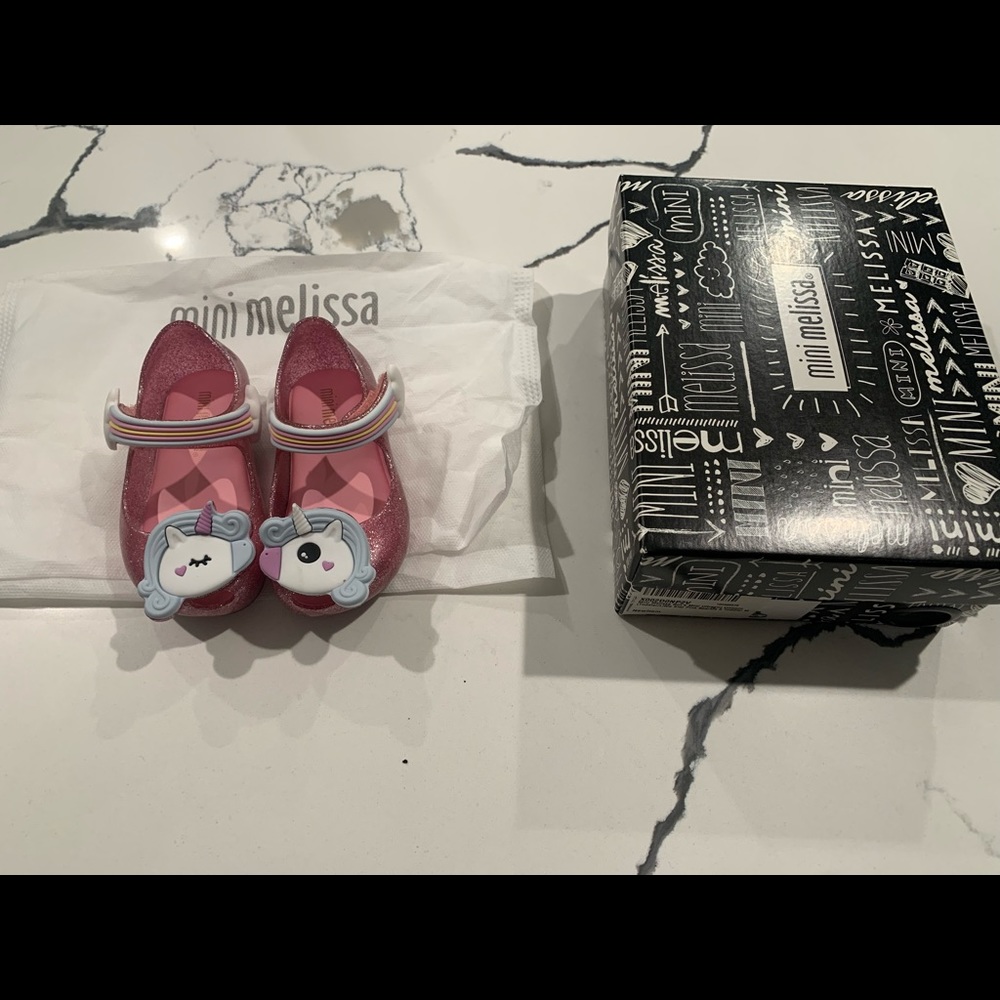 Mini Melissa girls mini ultra girl unicorn. NIB and dust bag incl. 5 toddler